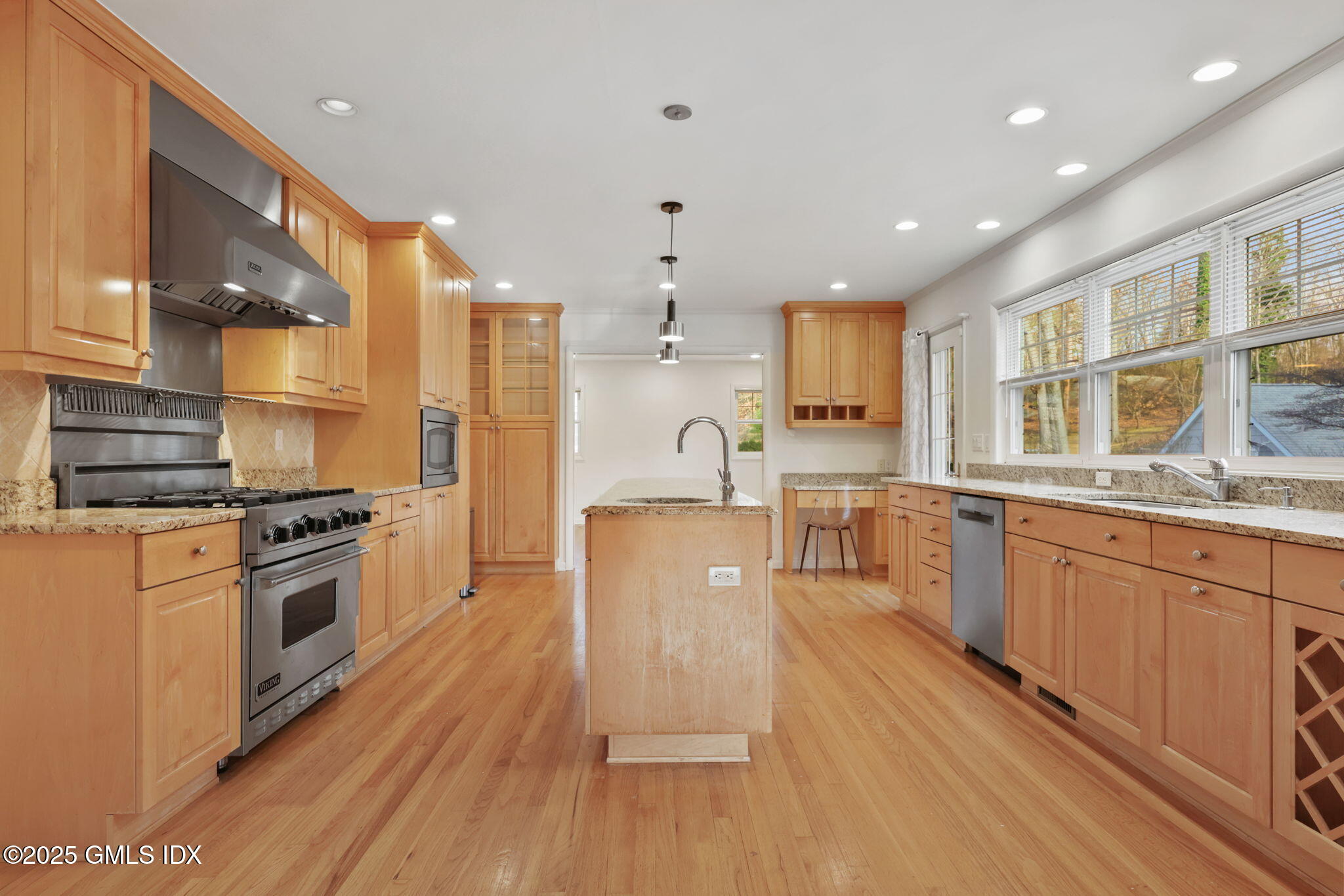 Old Greenwich, Connecticut 06870, United States, 4 Bedrooms Bedrooms, ,4 BathroomsBathrooms,Residential,Active,252810