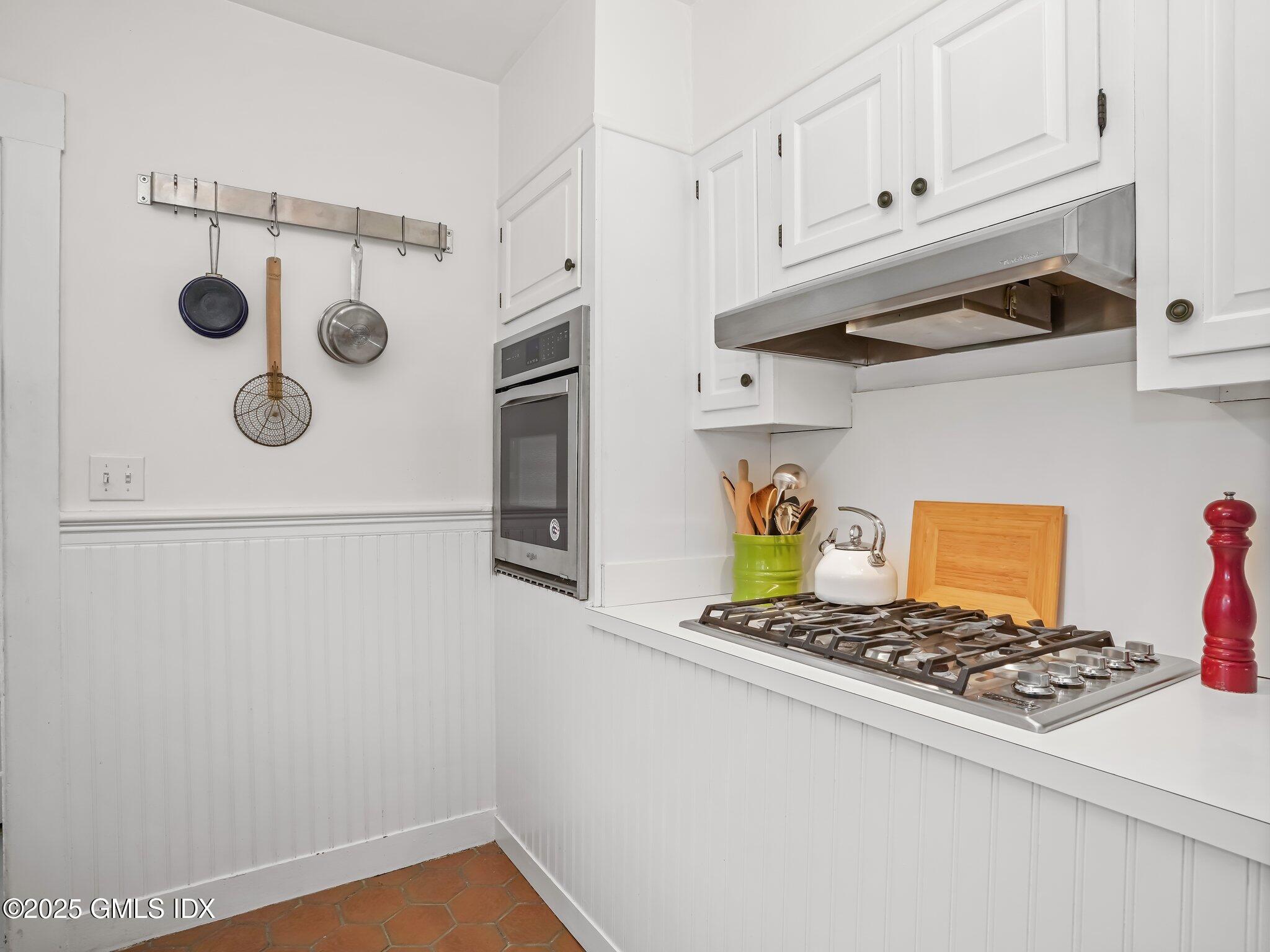 Cos Cob, Connecticut 06807, United States, 3 Bedrooms Bedrooms, ,2 BathroomsBathrooms,Residential,Pending,116001