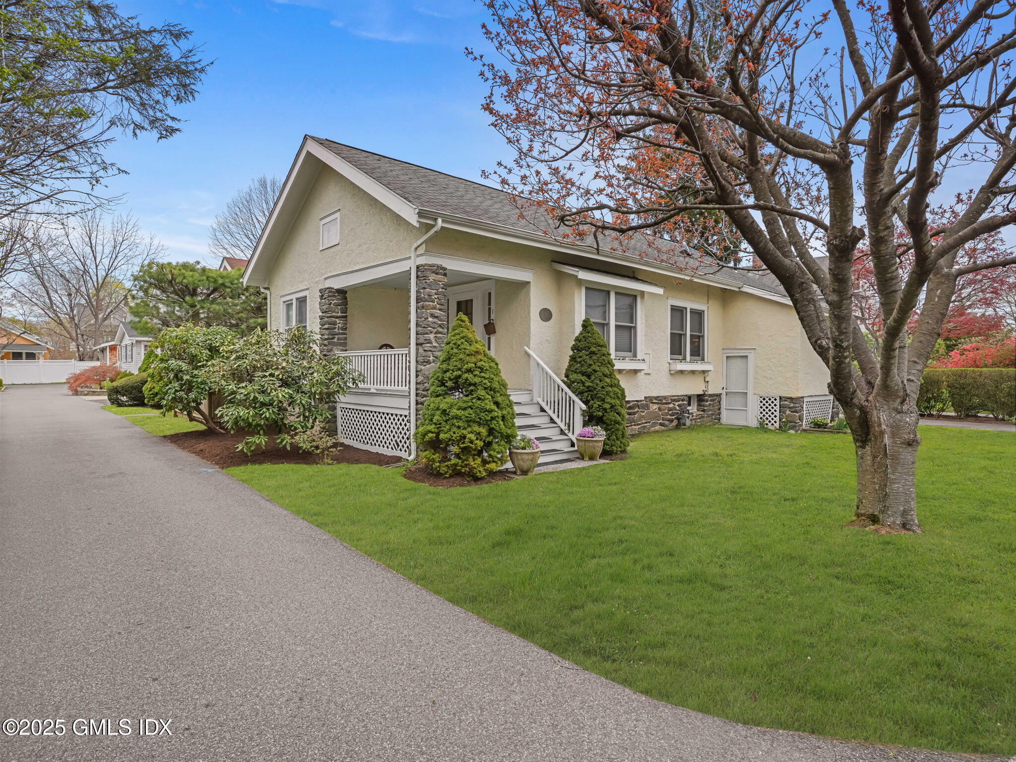 Cos Cob, Connecticut 06807, United States, 3 Bedrooms Bedrooms, ,2 BathroomsBathrooms,Residential,Pending,116001