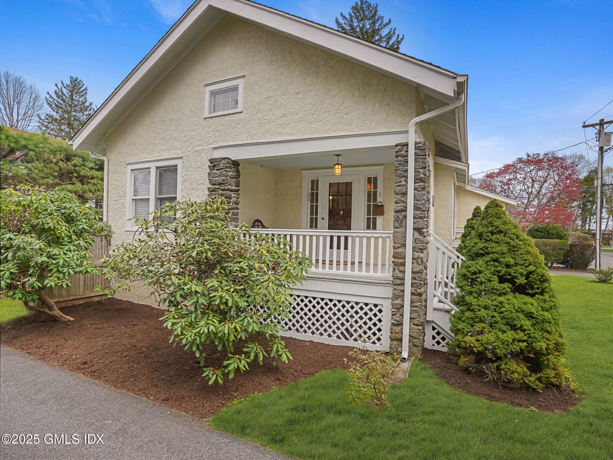 1 Relay Court, Cos Cob, Connecticut - 3 Bedrooms  
2 Bathrooms - 