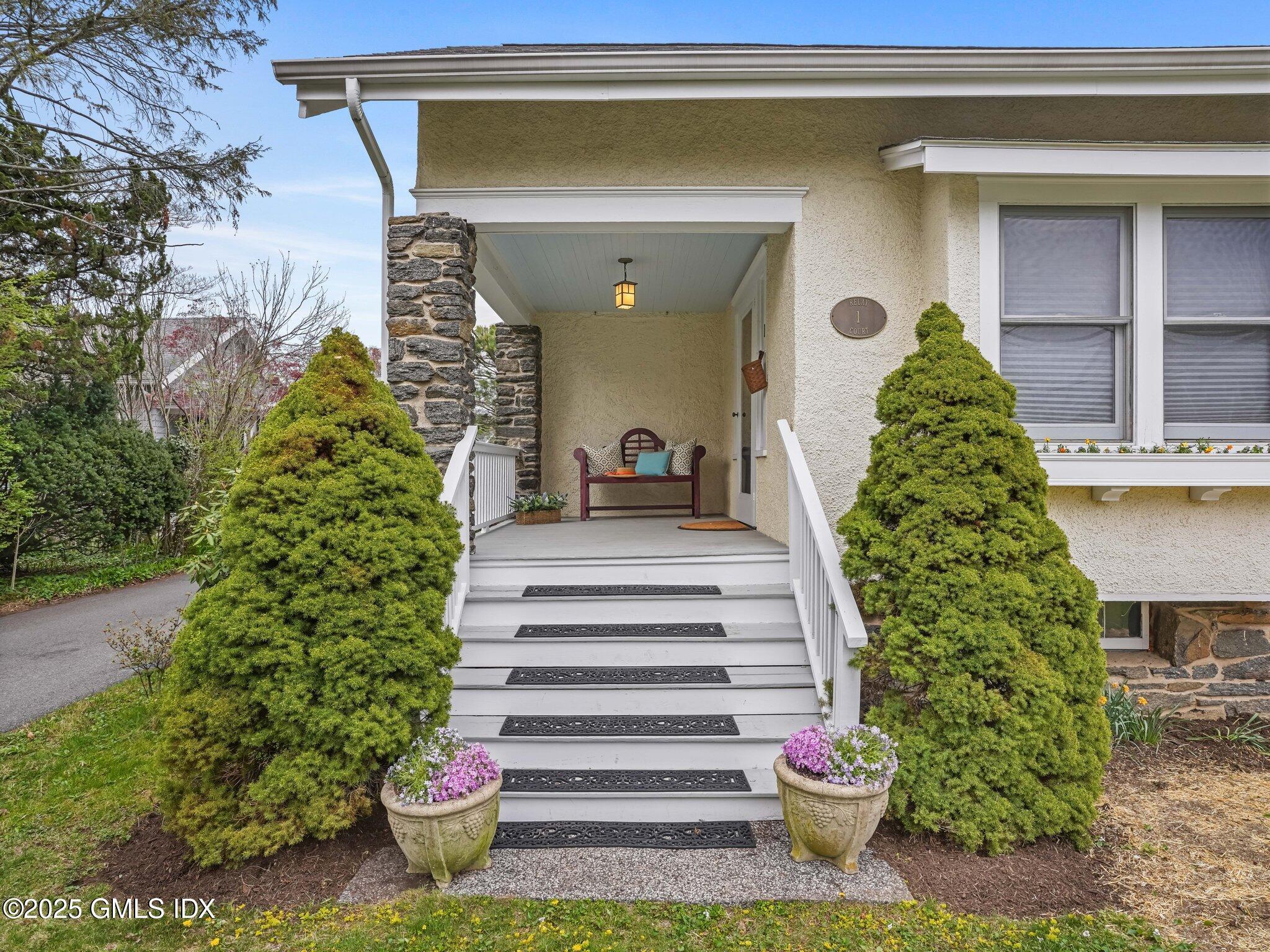 Cos Cob, Connecticut 06807, United States, 3 Bedrooms Bedrooms, ,2 BathroomsBathrooms,Residential,Pending,116001