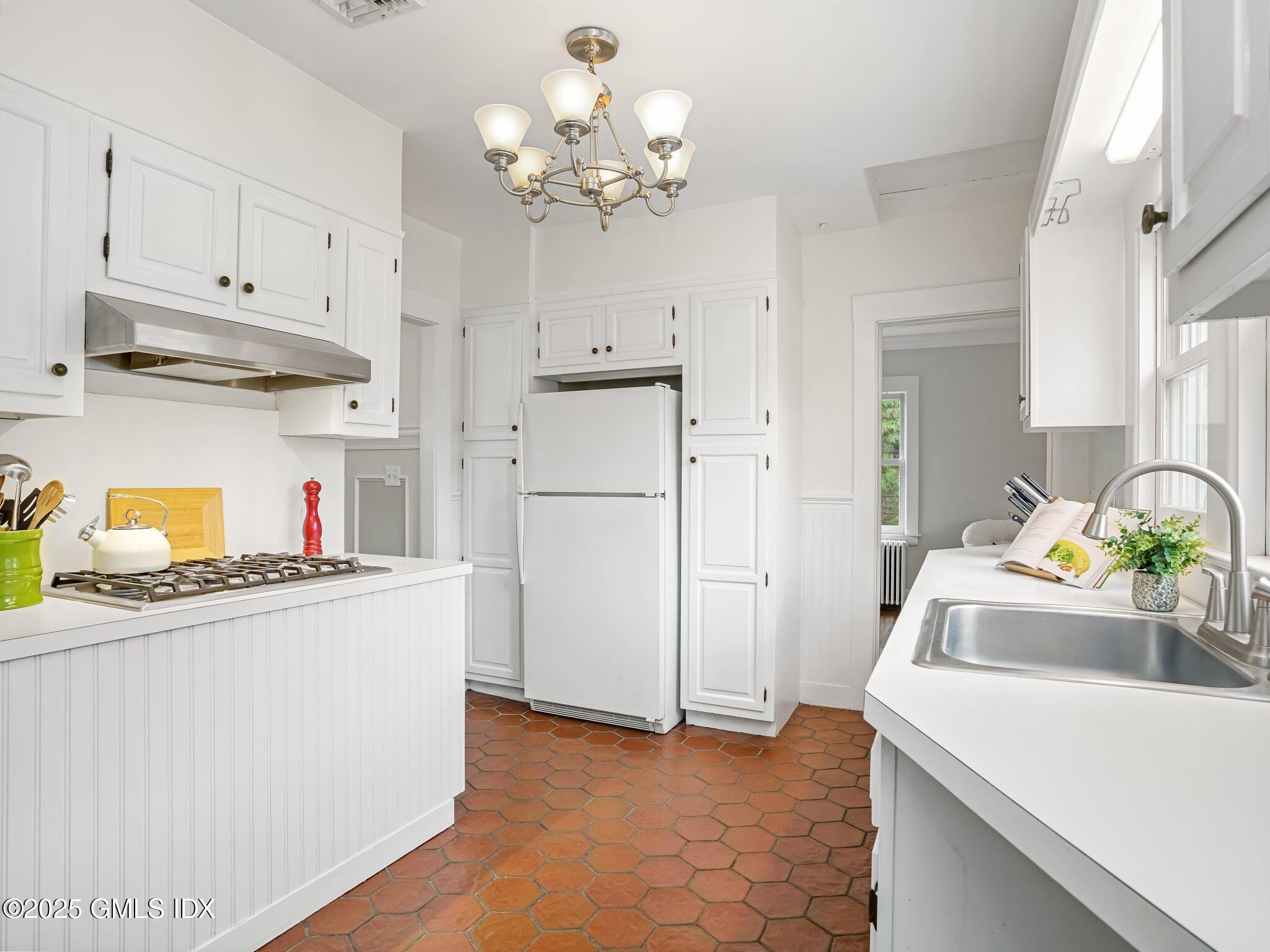 Cos Cob, Connecticut 06807, United States, 3 Bedrooms Bedrooms, ,2 BathroomsBathrooms,Residential,Pending,116001