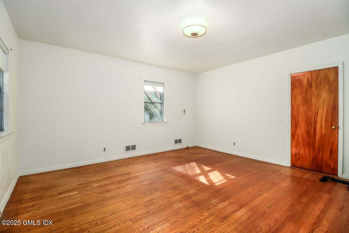 Greenwich, Connecticut 06831, United States, 3 Bedrooms Bedrooms, ,4 BathroomsBathrooms,Residential,Active,224946