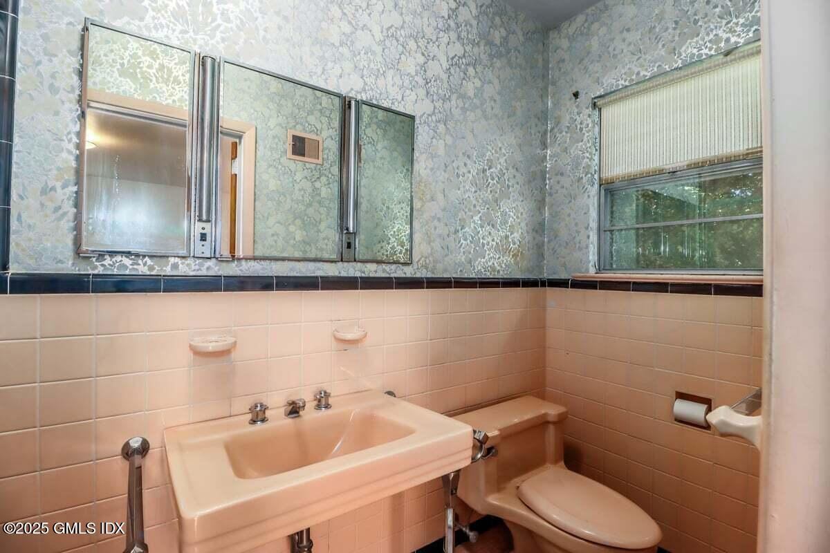 Greenwich, Connecticut 06831, United States, 3 Bedrooms Bedrooms, ,4 BathroomsBathrooms,Residential,Active,224946