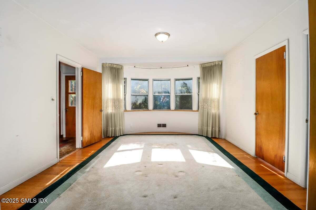 Greenwich, Connecticut 06831, United States, 3 Bedrooms Bedrooms, ,4 BathroomsBathrooms,Residential,Active,224946