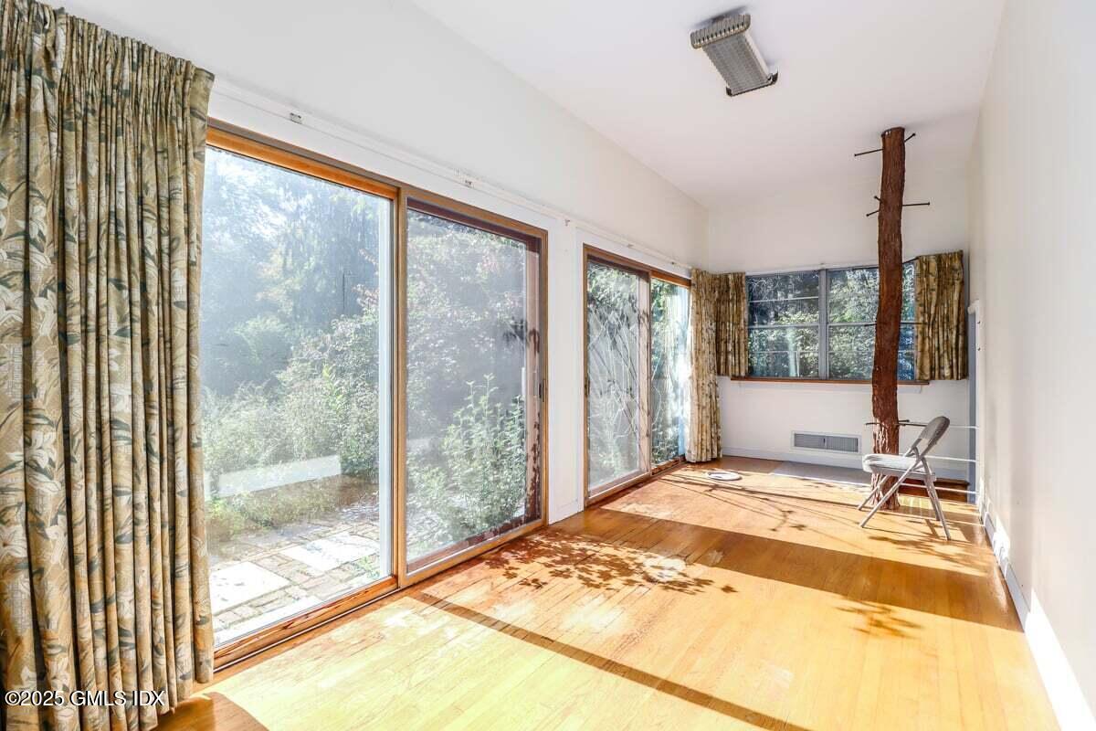 Greenwich, Connecticut 06831, United States, 3 Bedrooms Bedrooms, ,4 BathroomsBathrooms,Residential,Active,224946