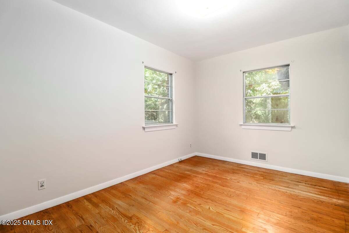 Greenwich, Connecticut 06831, United States, 3 Bedrooms Bedrooms, ,4 BathroomsBathrooms,Residential,Active,224946