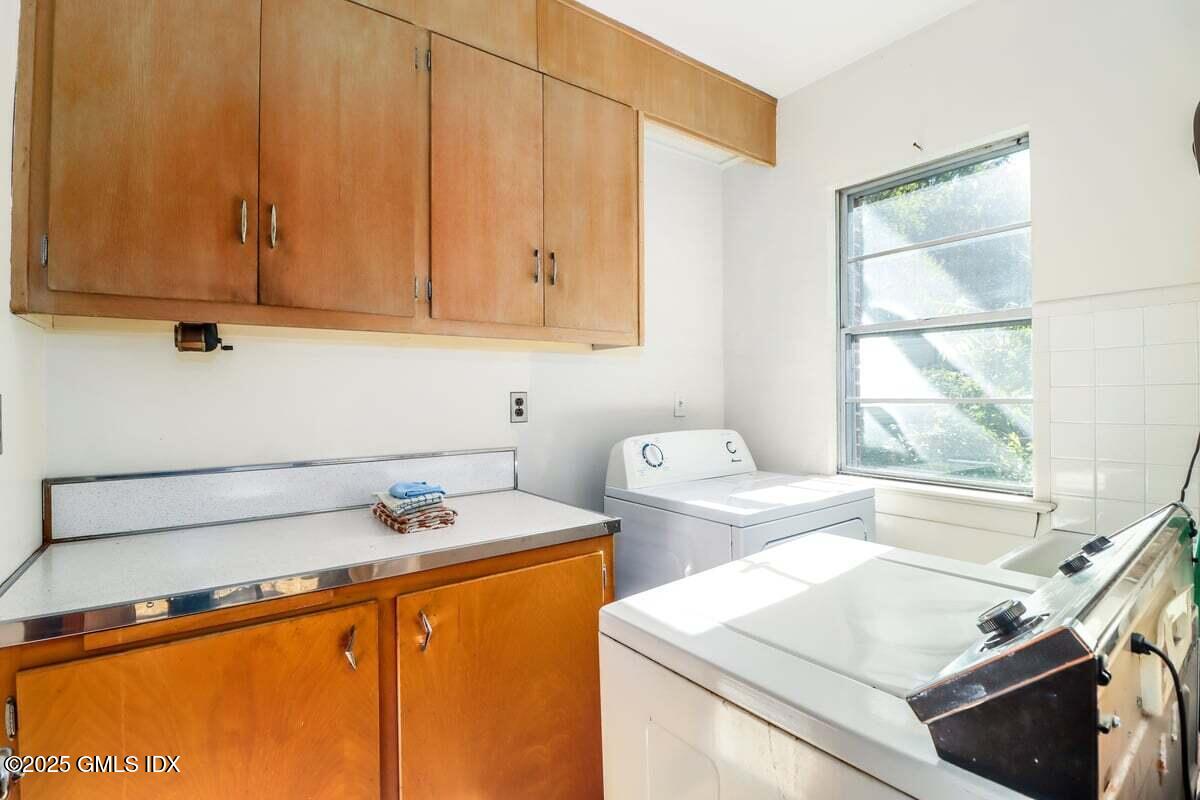 Greenwich, Connecticut 06831, United States, 3 Bedrooms Bedrooms, ,4 BathroomsBathrooms,Residential,Active,224946