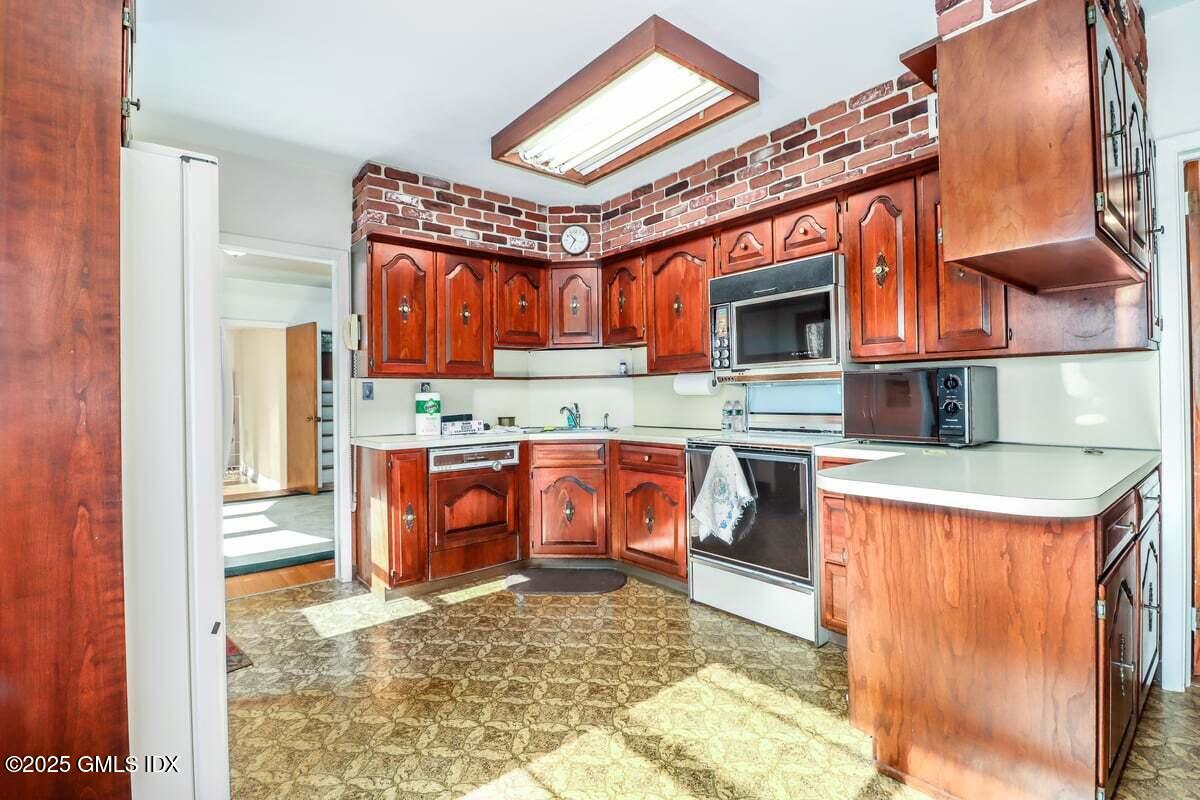 Greenwich, Connecticut 06831, United States, 3 Bedrooms Bedrooms, ,4 BathroomsBathrooms,Residential,Active,224946