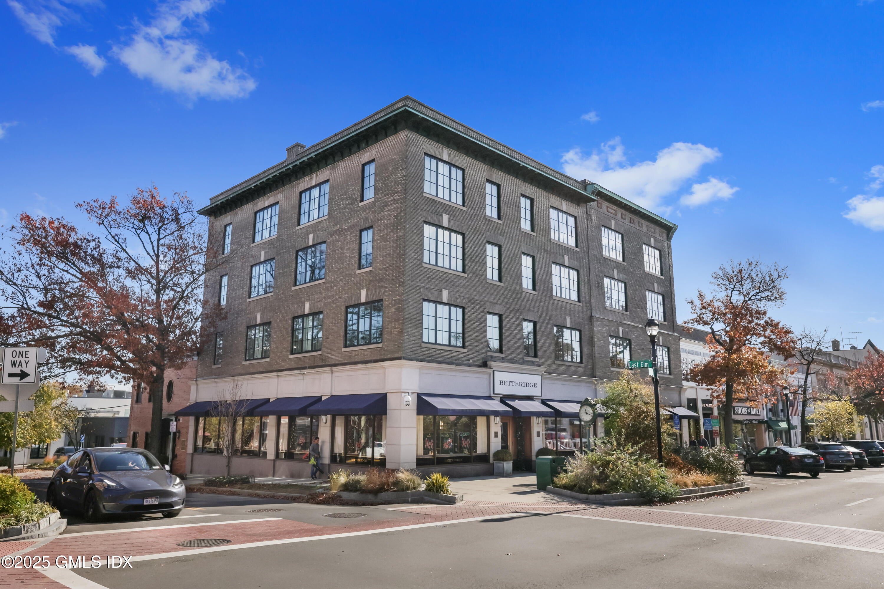 2 E Elm Street, Greenwich, Connecticut - 2 Bathrooms - 