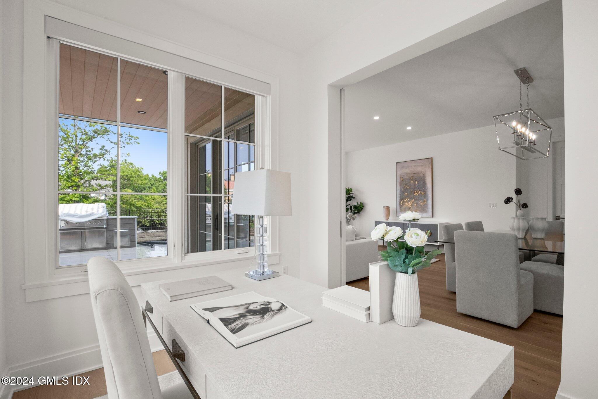 Greenwich, Connecticut 06830, United States, 2 Bedrooms Bedrooms, ,2 BathroomsBathrooms,Residential,Active,34524