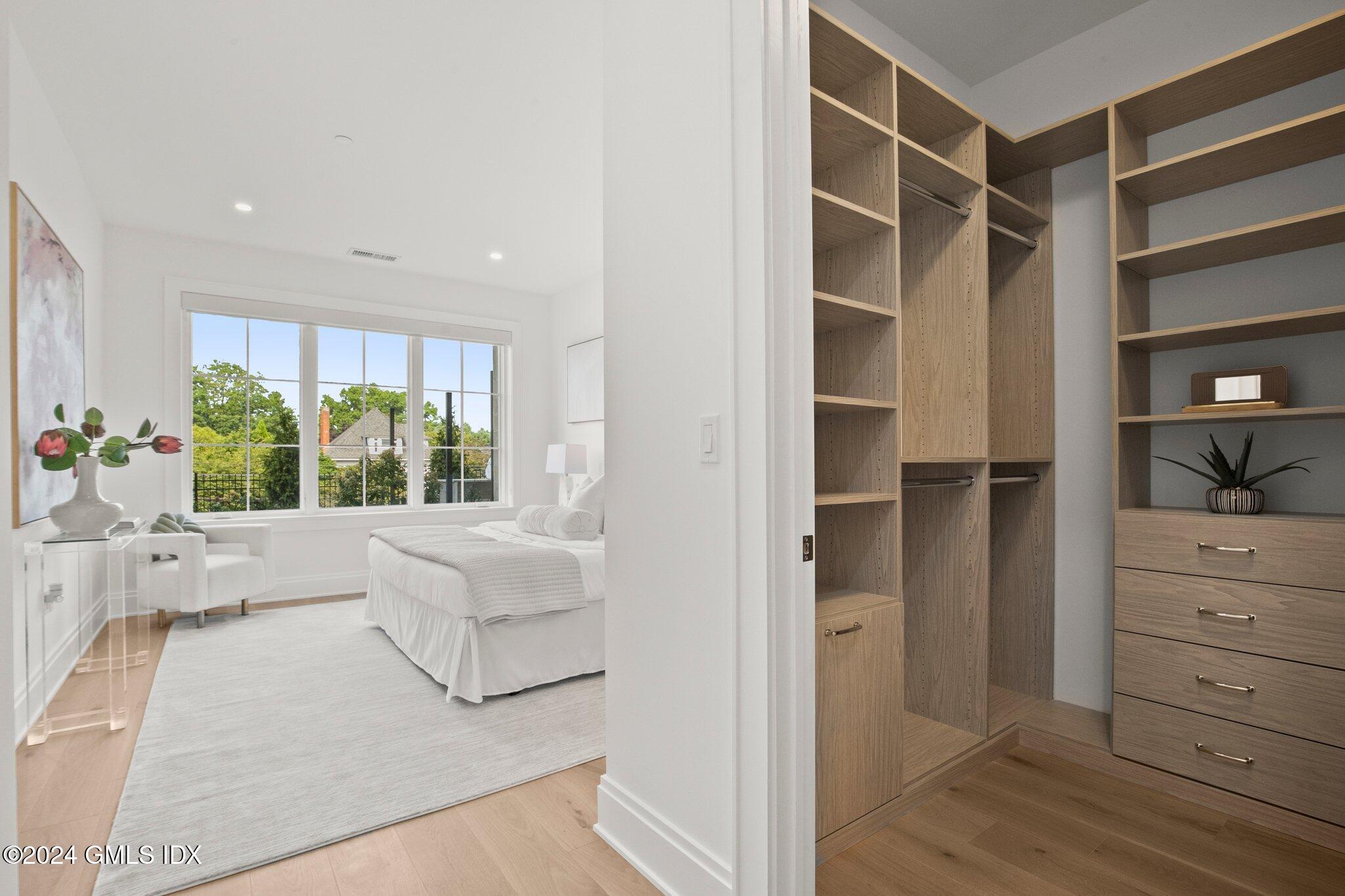 Greenwich, Connecticut 06830, United States, 2 Bedrooms Bedrooms, ,2 BathroomsBathrooms,Residential,Active,34524