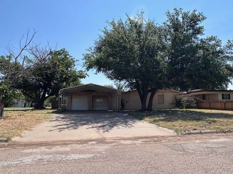 Homes For Sale - 1644 Dallas St<br/> Mitchell County, Colorado City, TX 79512