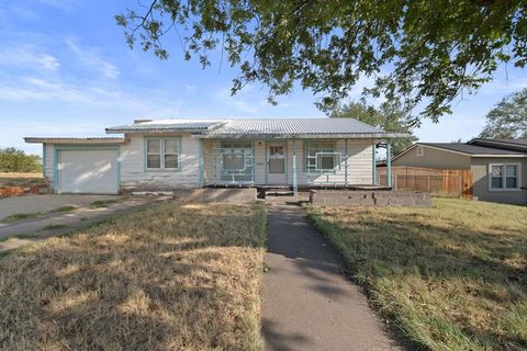 Homes For Sale - 1313 Stadium Ave<br/> Big Spring, TX 79720