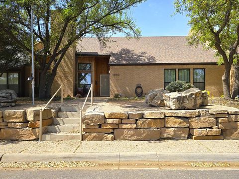 Townhouse For Sale - 1903 N D St<br/> Midland, TX 79705