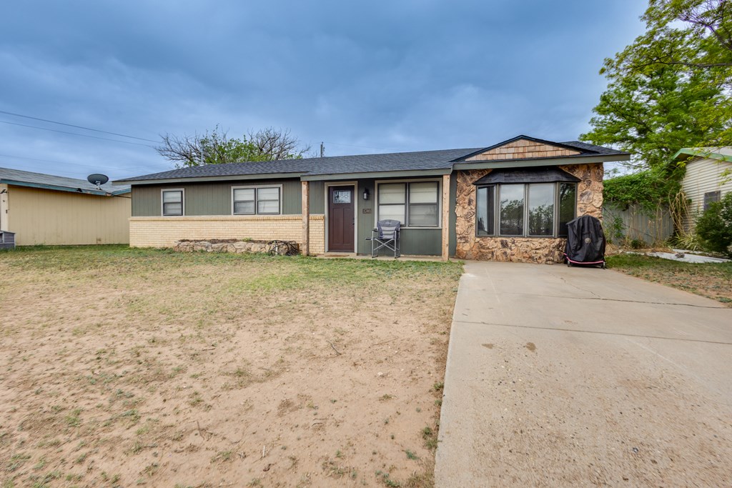 3703 Caroline St, Big Spring, Texas image 2