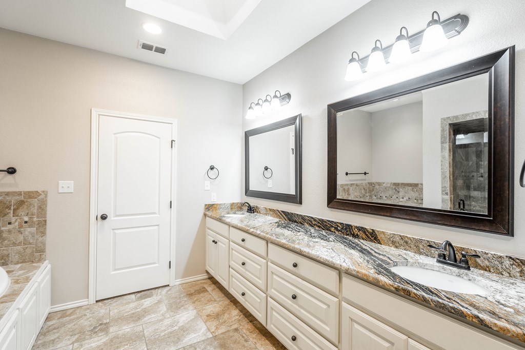 5326 Bella Place, Midland, Texas image 19