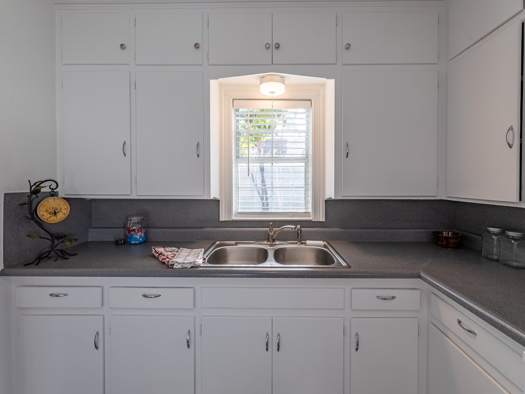 710 W Kansas Ave, Midland, Texas image 10