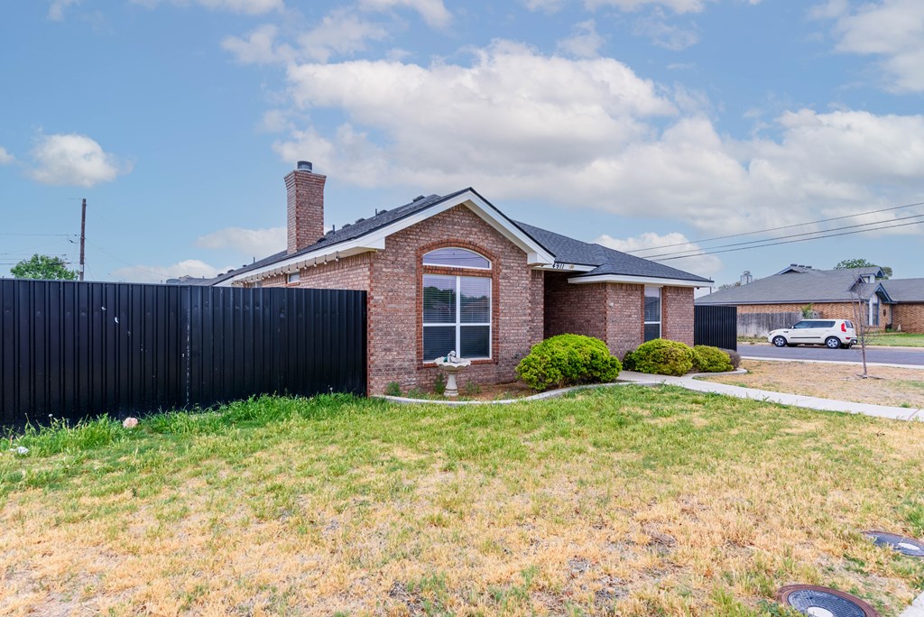 4911 Pleasant Dr, Midland, Texas image 3