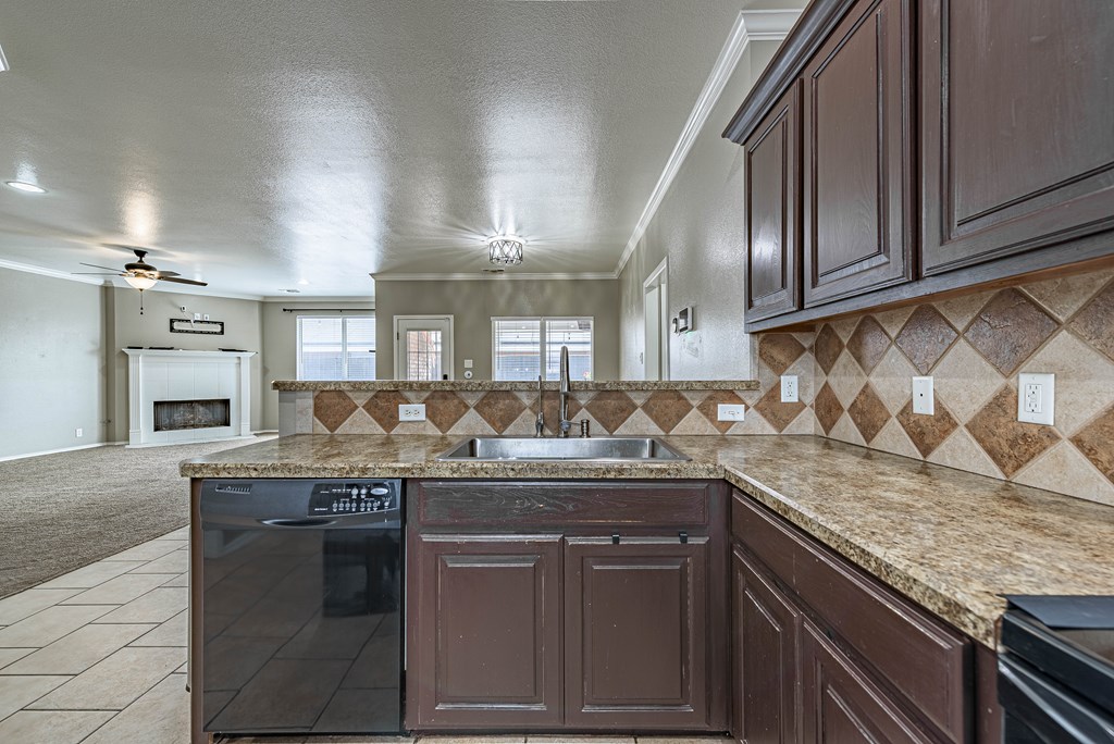 4911 Pleasant Dr, Midland, Texas image 16