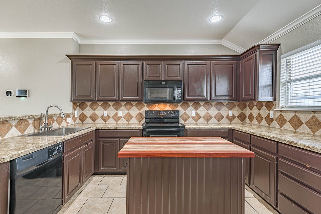 4911 Pleasant Dr, Midland, Texas image 13