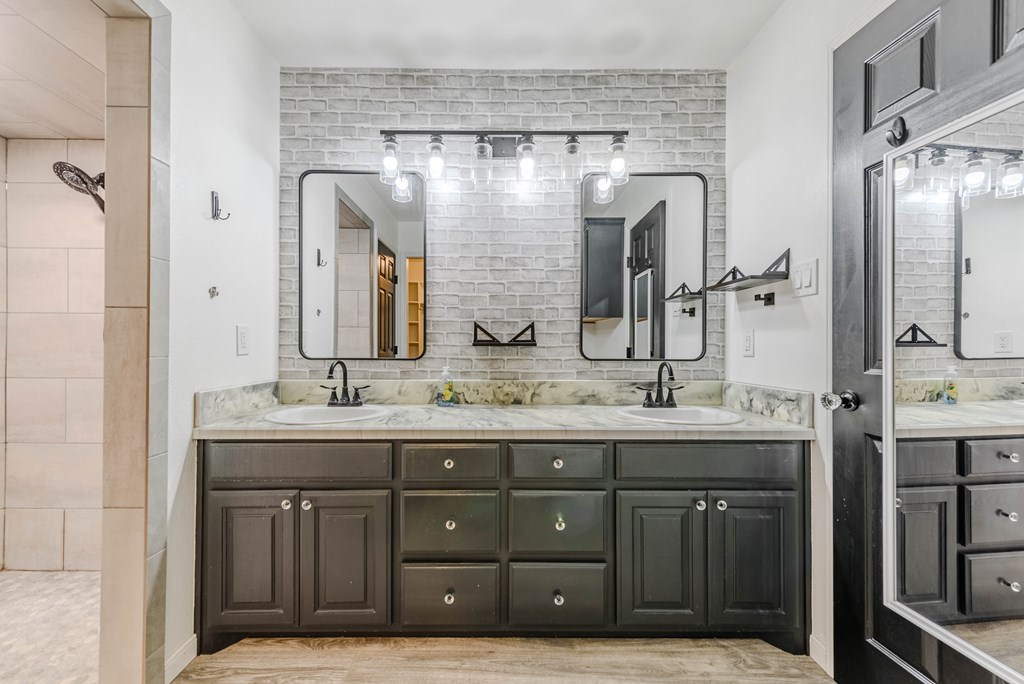 4911 Pleasant Dr, Midland, Texas image 30