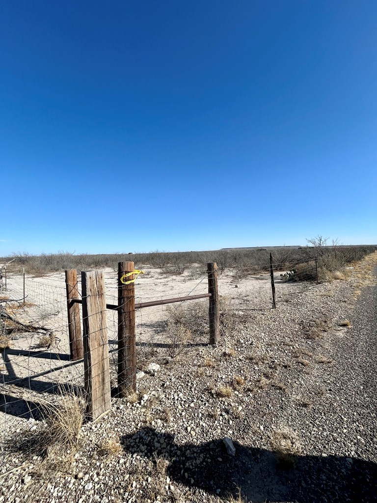 7d, Fort Stockton, Texas image 3