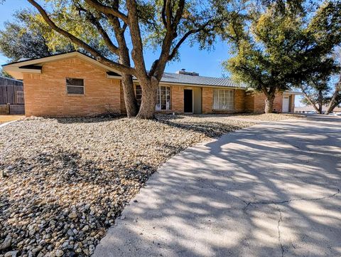 Homes For Sale - 2904 Macauslan St<br/> Big Spring, TX 79720