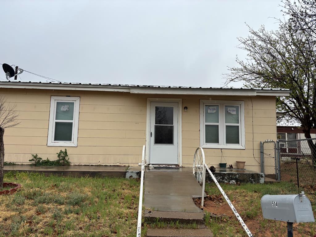 504 NE Ave E Ave, Andrews, Texas image 1