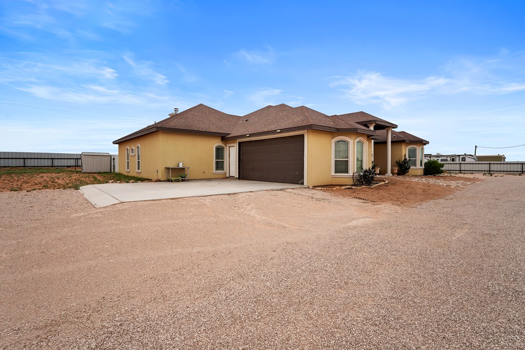 4306 S County Rd 1140, Midland, Texas image 3