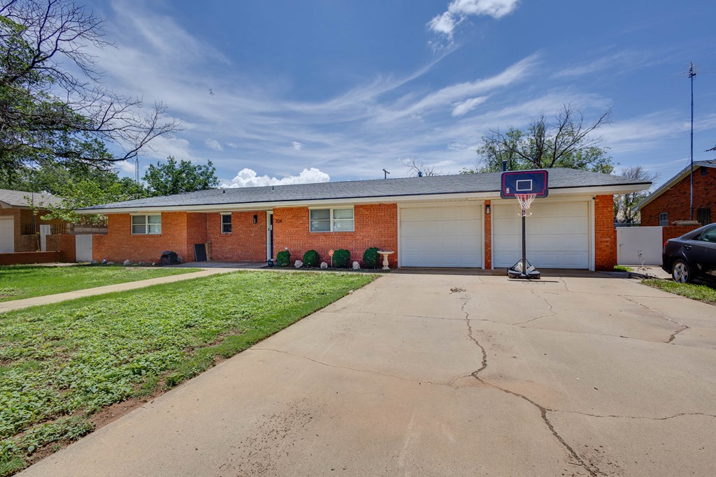 709 21st St, Lamesa, Texas image 2