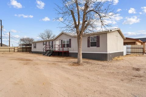 Mobile Home For Sale - 429 N Elm St<br/> Winkler County, Kermit, TX 79745