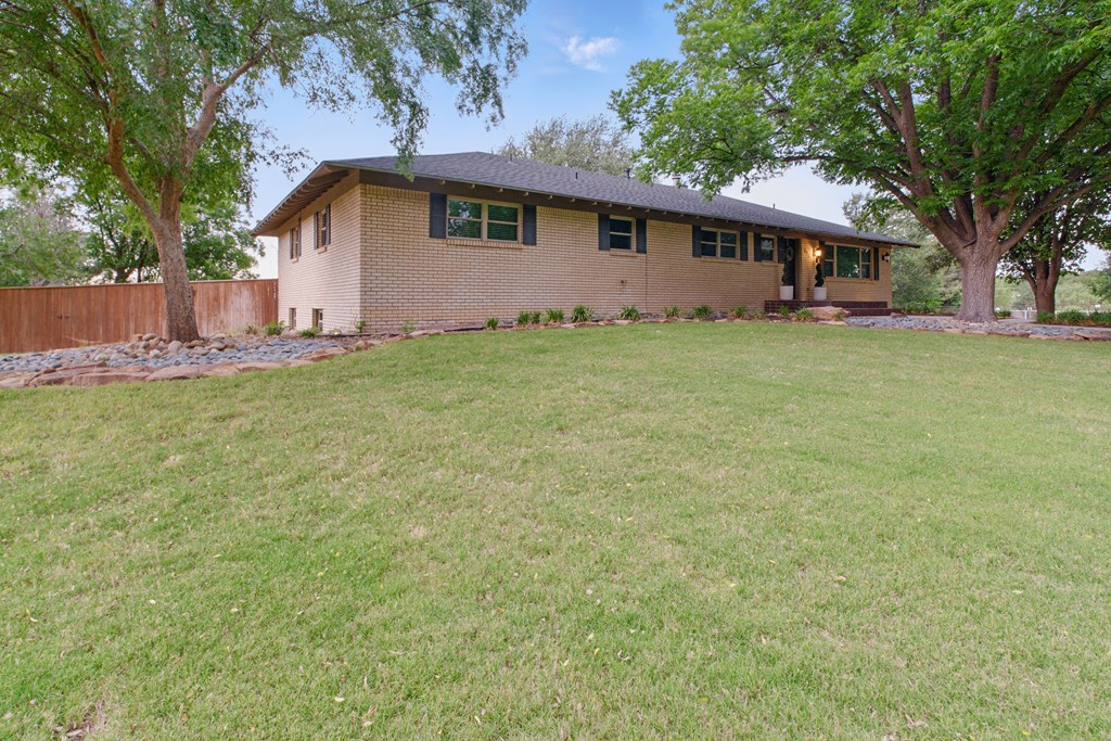 523 Carol Lane, Midland, Texas image 3