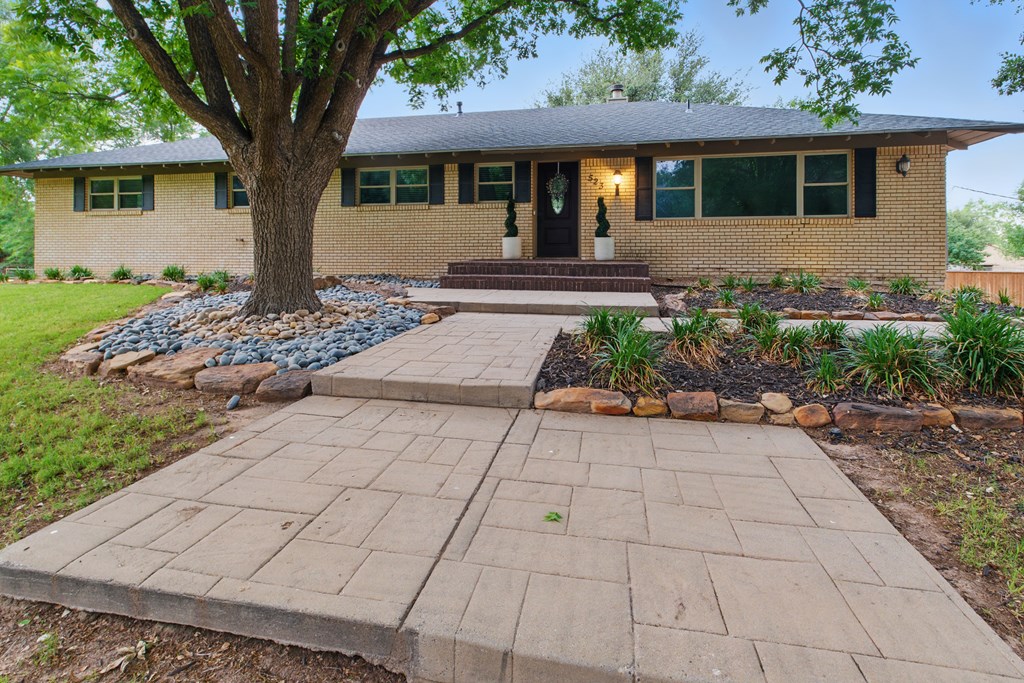 523 Carol Lane, Midland, Texas image 2