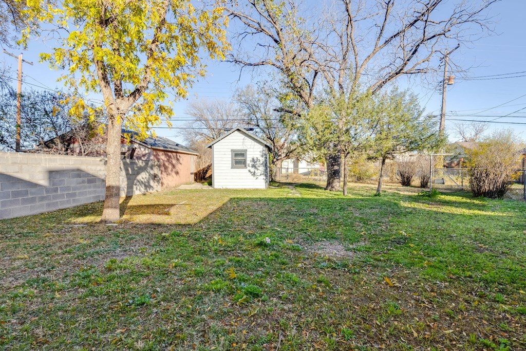 1303 Runnels St, Big Spring, Texas image 28