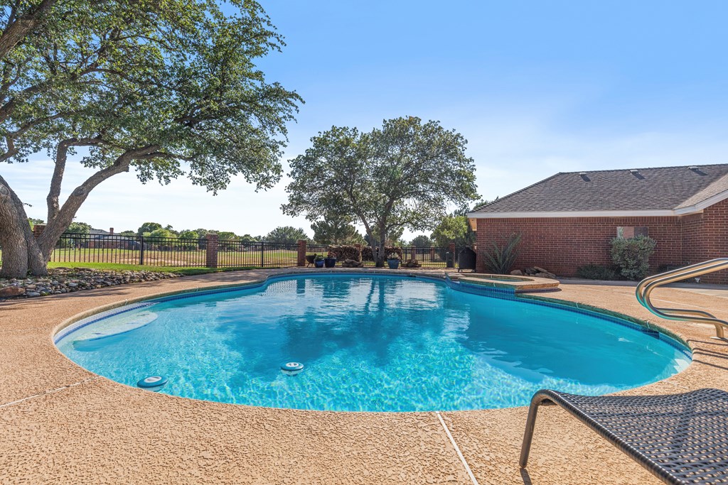 6923 Sunrise Court, Midland, Texas image 4