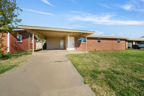 Homes For Sale - 2609 Clanton<br/> Big Spring, TX 79720