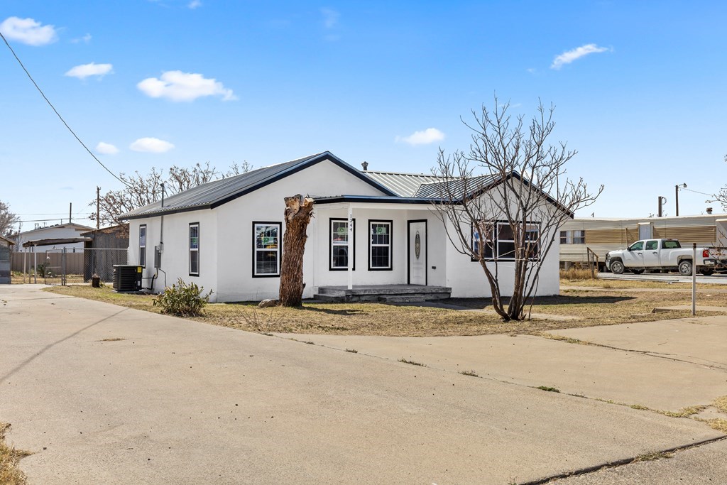 1344 E 5th St, Odessa, Texas image 2
