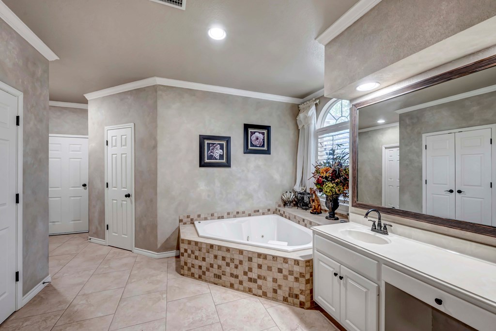 5600 Greenridge, Midland, Texas image 47