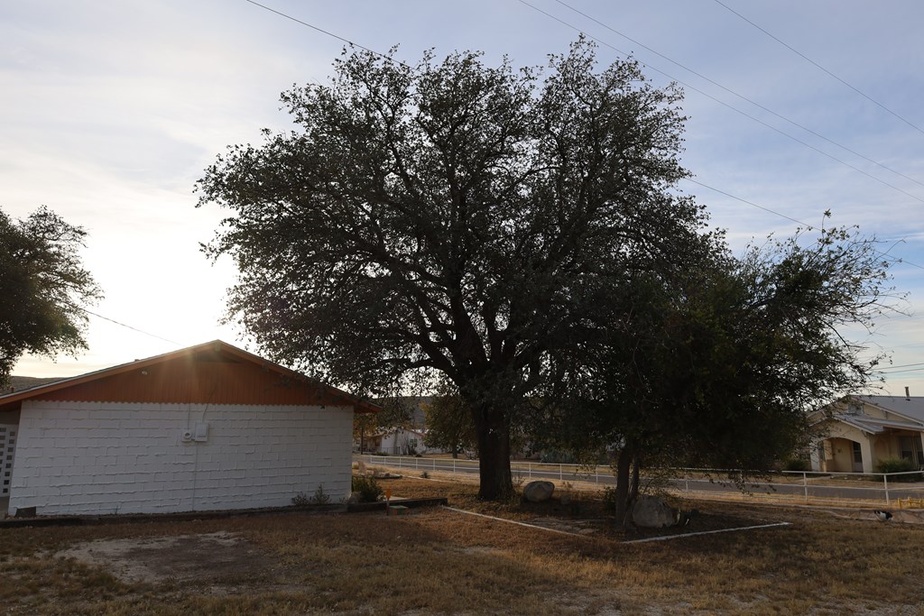 301 E Kerr, Sanderson, Texas image 22