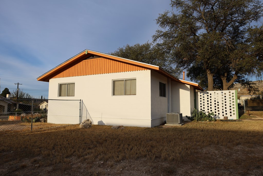301 E Kerr, Sanderson, Texas image 18