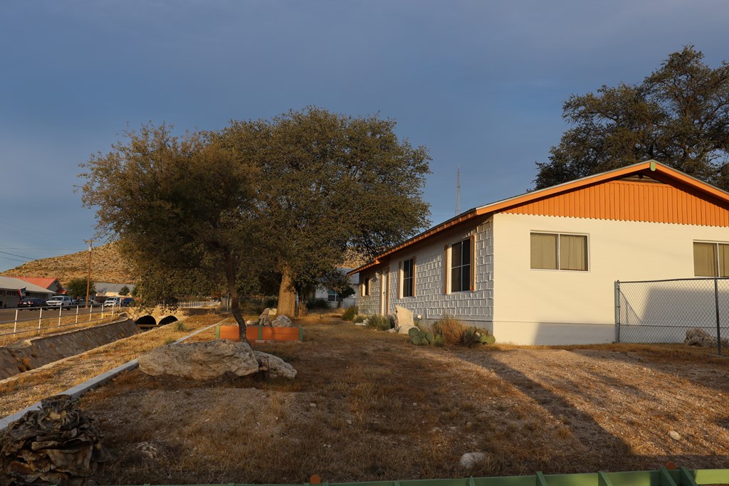 301 E Kerr, Sanderson, Texas image 4