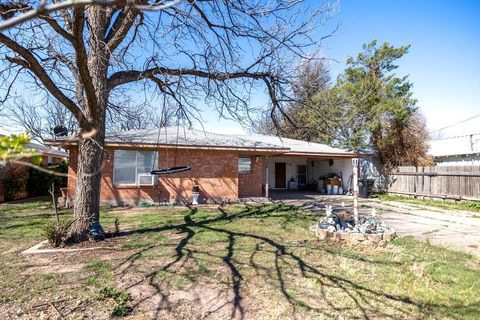 Homes For Sale - 306 Hickory St<br/> Roscoe, TX 79545