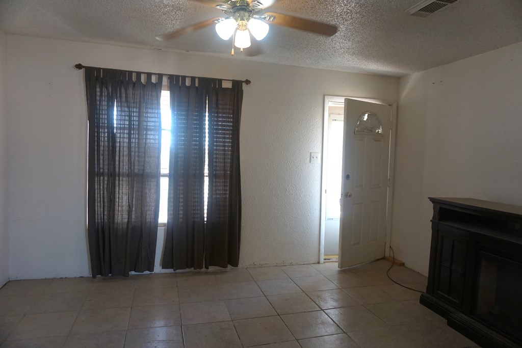 1369 Killdeer St, Fort Stockton, Texas image 3