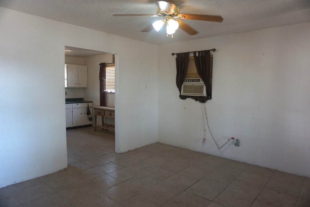 1369 Killdeer St, Fort Stockton, Texas image 2