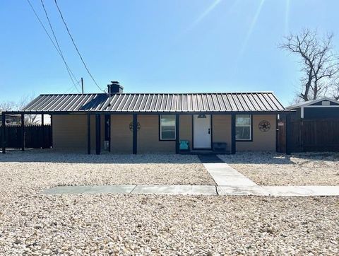 Homes For Sale - 835 E 6th St<br/> Mitchell County, Colorado City, TX 79512