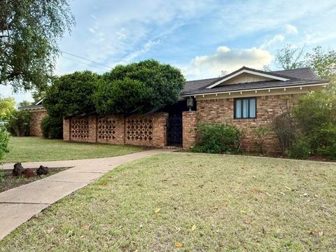 Homes For Sale - 2907 Denison Ave<br/> Snyder, TX 79549