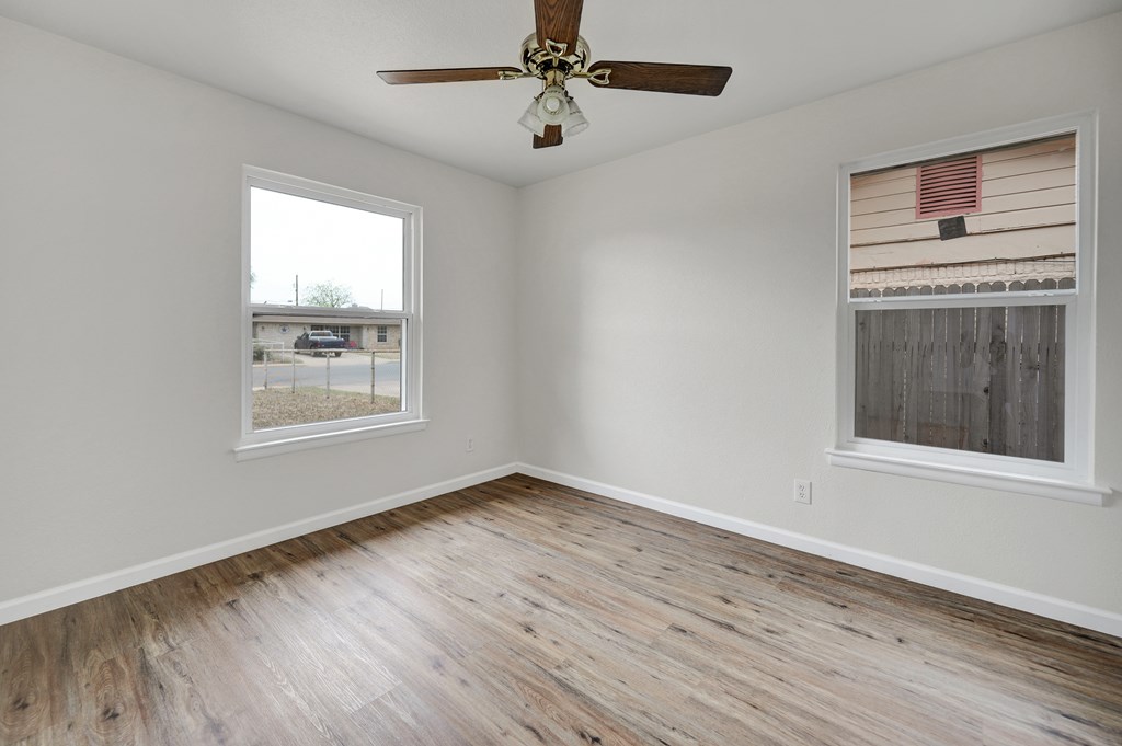 1722 E Oak Ave, Midland, Texas image 9