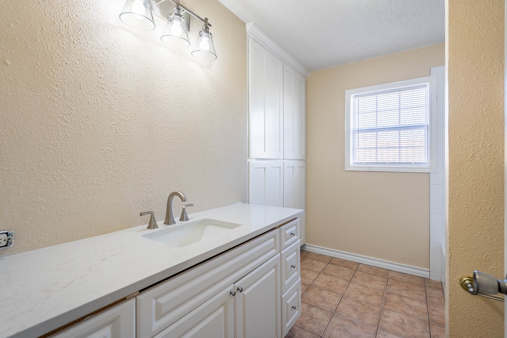 2210 W County Rd 150, Midland, Texas image 16