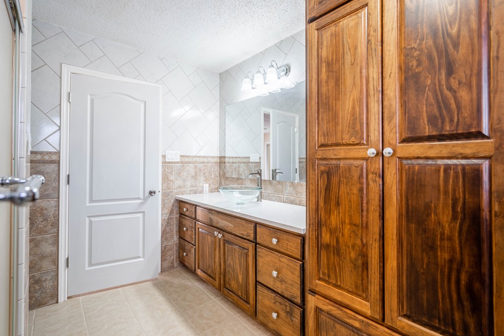 2210 W County Rd 150, Midland, Texas image 21